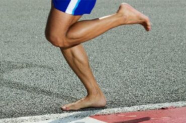 Après la course, on imagine ce sportif allant voir son réflexologue